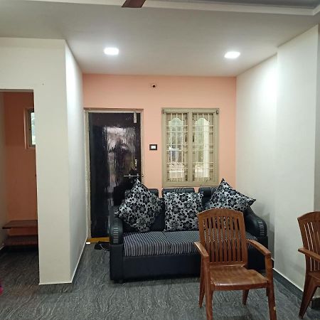 Sri Govinda Nilayam Home Stay 1 Visakhapatnam Exteriör bild