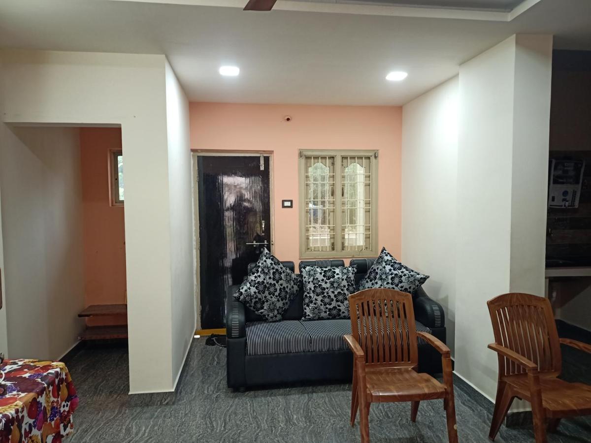 Sri Govinda Nilayam Home Stay 1 Visakhapatnam Exteriör bild